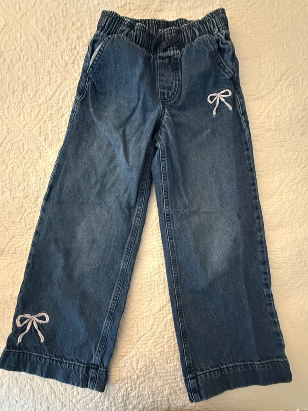Gap girl easy pull on wide leg jeans, size M with bows